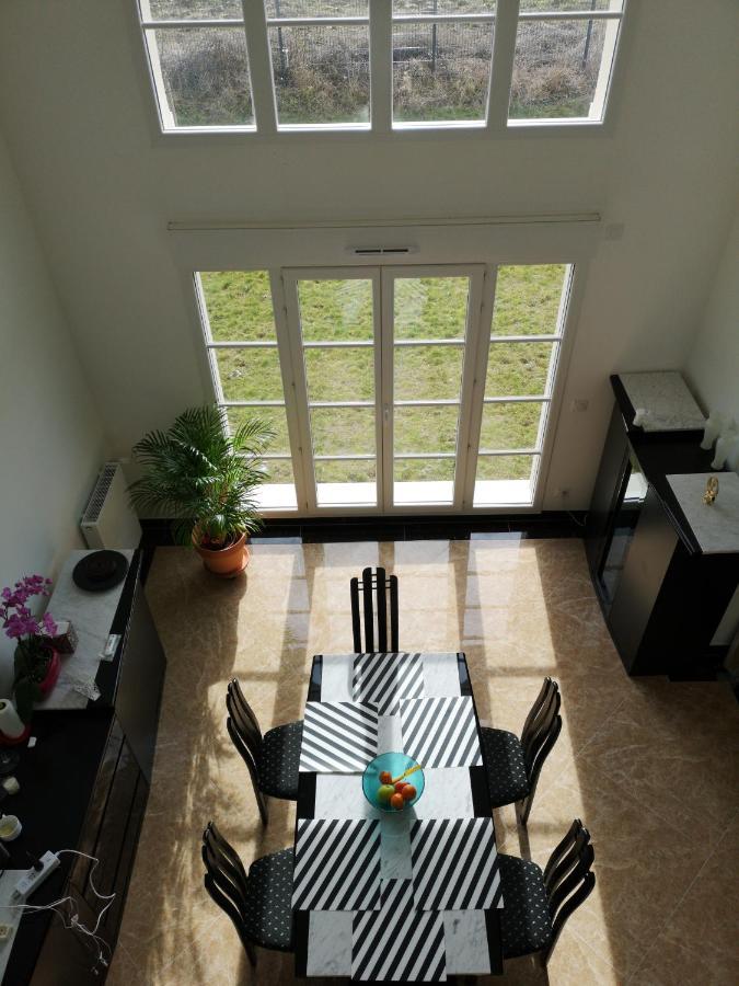 Bienvenus Chez Eric A Montevrain Apartman Kültér fotó