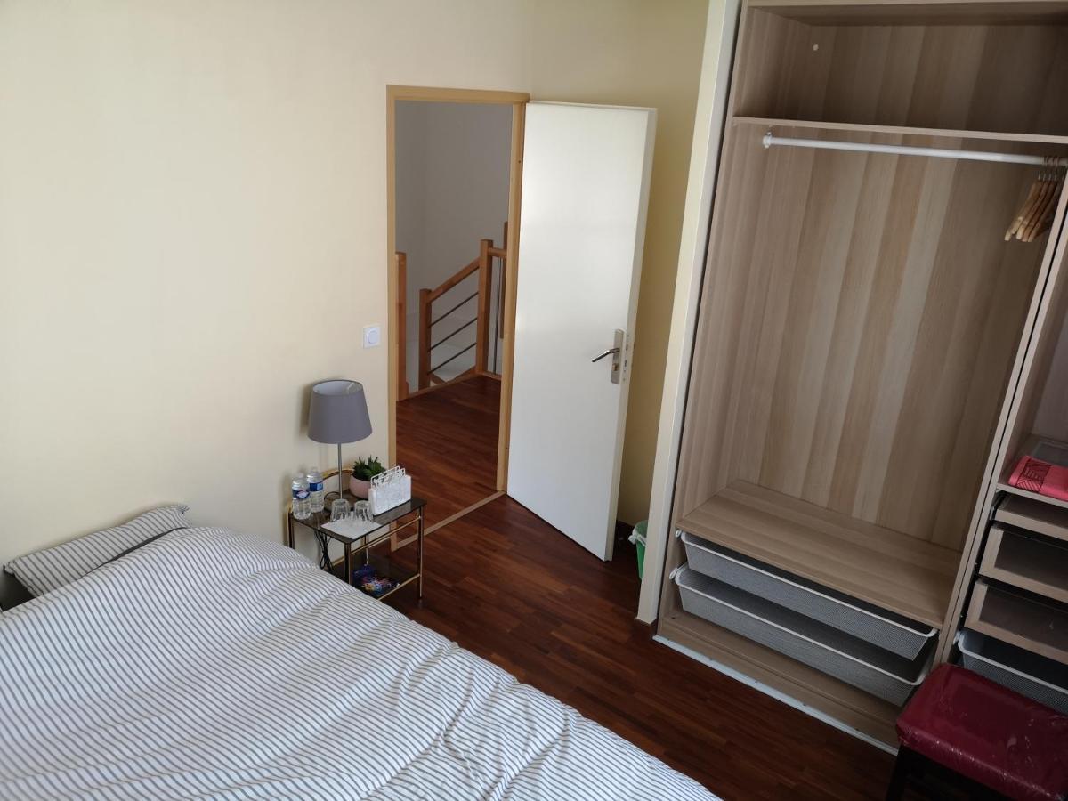 Bienvenus Chez Eric A Montevrain Apartman Kültér fotó
