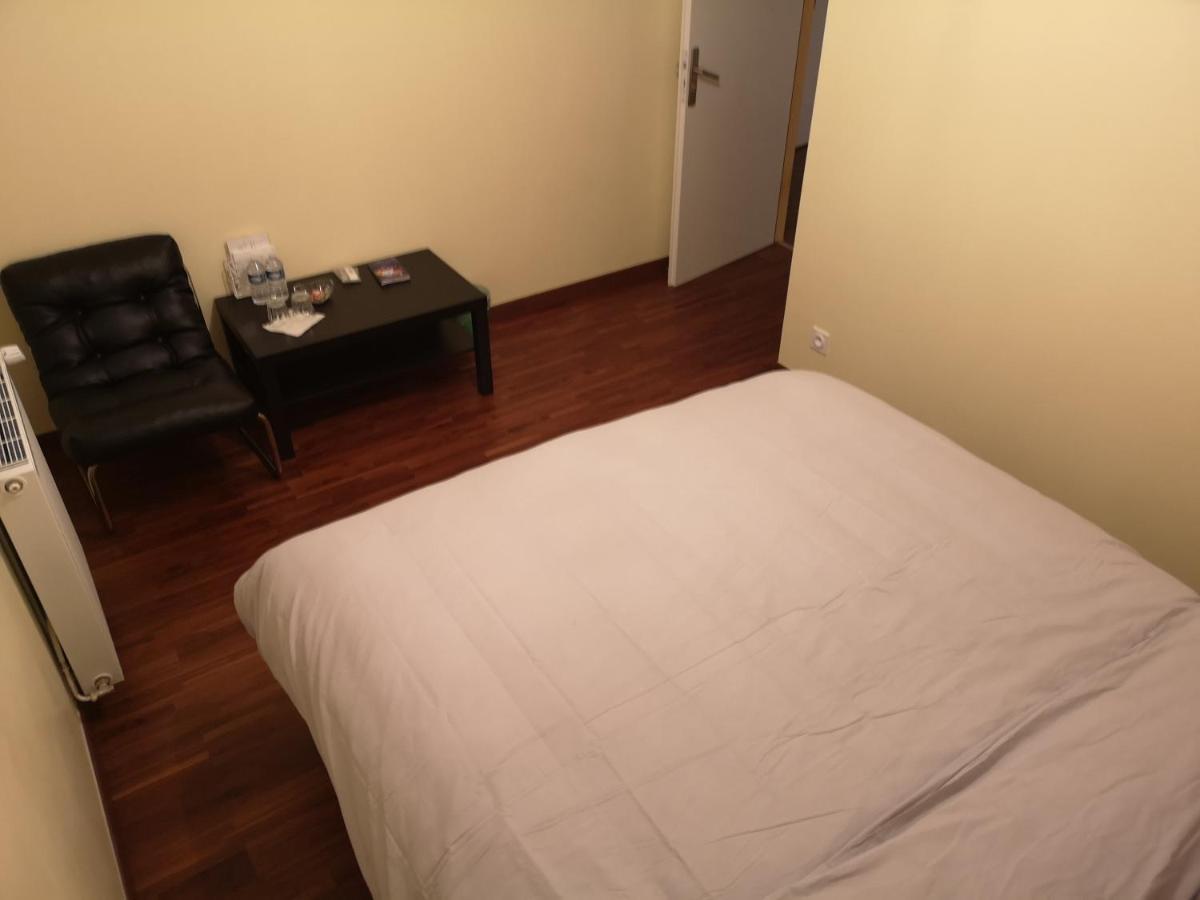 Bienvenus Chez Eric A Montevrain Apartman Kültér fotó